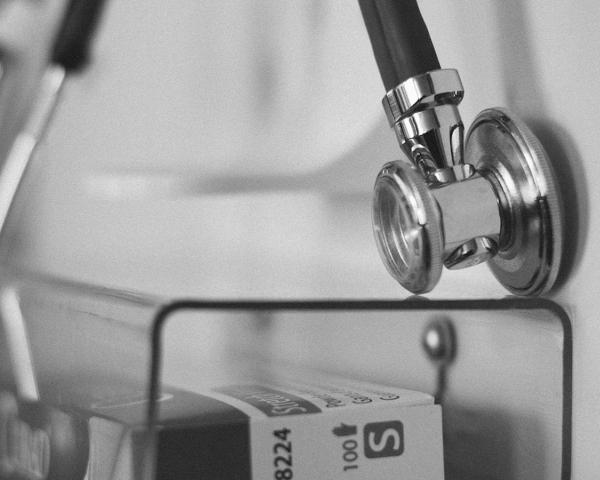 Black and white photo of a stethoscope